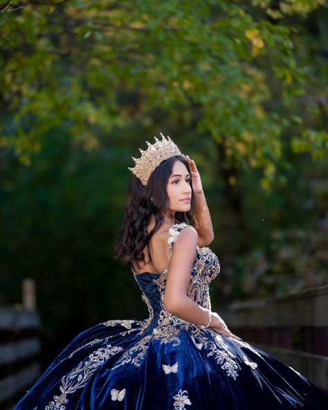 One of my goals for next year is to elevate my photography by creating concepts that have to do with what the quinceañeras like or their theme. 😀 Dress by @santaclaritaa2 Model @yvyii.ap . . . . . #fallquinceañera #quinceañera #utahquinceañera #utahquinceaneraphotographer #utahquinceañerafoto #quinceportraits #quincedress Quince Inspo Pictures, Poses For Quinceanera Pictures, Quinceañera Poses Ideas, Quince Photoshoot Ideas With Court, Quinceanera Poses Photo Shoots, Quinceanera Photoshoot Poses, Quinceañera Pictures, Quinceanera Poses, Quince Poses