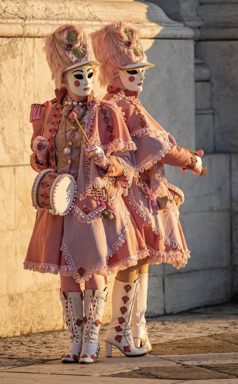 Venice Carnival Outfit, Clown Masquerade Mask, Venetian Carnival Aesthetic, Jester Core Aesthetic, Venetian Costumes Carnival Of Venice, Jestercore Fashion, Jestercore Aesthetic, Jester Outfit Aesthetic, Venice Carnival Aesthetic