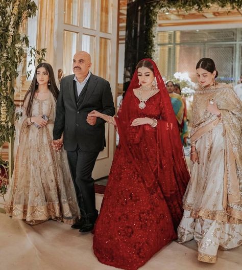 Pakistani Bridal Wear Nikah Red, Red Wedding Dress Desi, Red Nikah Dress, Red Nikkah Outfit, Baraat Dress Pakistani Bridal Wear Red, Royal Indian Bride Outfit, Red Wedding Dress Pakistani, Red Nikkah Dress, Pakistani Red Bridal Dress