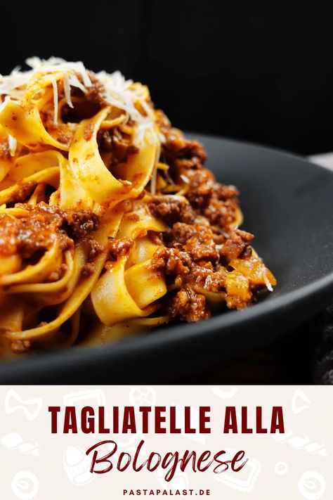 15„ Authentic Bolognese, Traditional Bolognese, Tagliatelle Recipe, Tagliatelle Pasta, Pasta Bolognese, European Recipes, Spaghetti Bolognese, Emilia Romagna, European Food