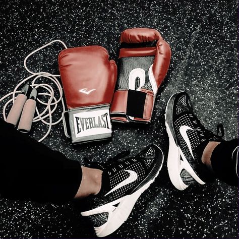 Gemma And Savio Falcone, Gemma Falcone, Karate Aesthetic, Boxer Aesthetic, Kick Boxing Girl, Octavia Blake, Camorra Chronicles, Boxe Thai, Trening Sztuk Walki