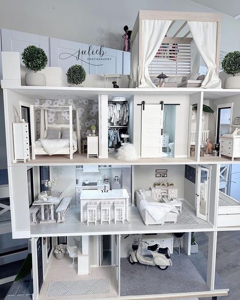 Julie Bunting (@julieb.barbies) • Instagram photos and videos Bookcase Barbie House, Barbie Size Dollhouse, Cube Shelf Barbie House, Aesthetic Barbie House, Home Made Barbie House, Barbie Dolls House, Barbie Living Room Ideas, Custom Doll House, Barbie Doll House Ideas