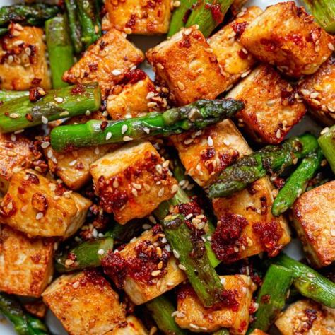 Asparagus and Tofu Stir Fry - Vegan Tempeh Dishes, Vegan Mushroom Soup, Asparagus Stir Fry, Easy Stir Fry Recipes, Asparagus Fries, Recipes Asian, Tofu Stir Fry, Mushroom Soup Recipes, Vegan Tofu