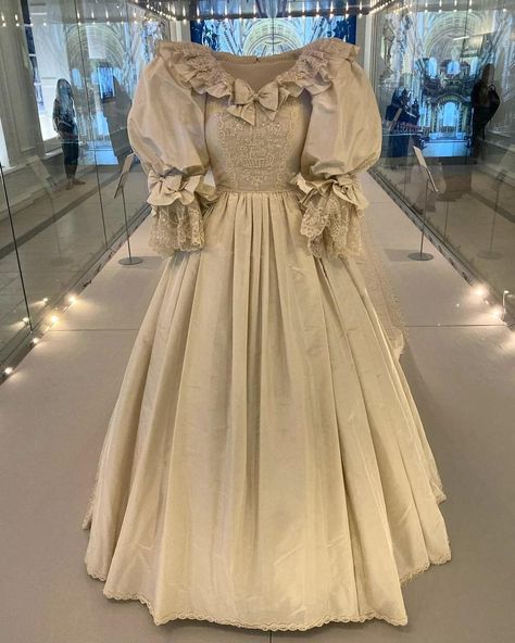 Princess Diana Wedding Dress, Pastel Gown, Diana Wedding Dress, Southern Belle Dress, S Wedding Dress, Princess Diana Wedding, Diana Wedding, Princess Diana Family, Royal Wedding Dress