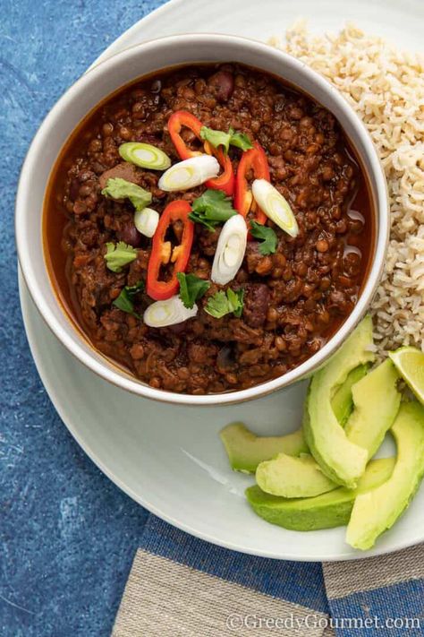 Burnt Aubergine Chilli - Vegan Mexican Dish | Greedy Gourmet Burnt Aubergine, Vegan Chilli Recipe, Eggplant Chili, Rice And Avocado, Aubergine Recipe, Vegan Chilli, Mexican Dish, Meat Free Recipes, Chilli Recipes