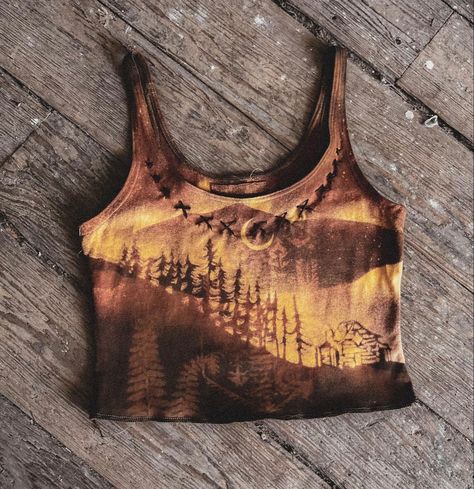 Bleached Tank Top Grunge, Bleach Clothes Ideas, Bleach Dye Designs, Bleach Art Clothes, Bleach Painting Clothes, Bleach Painting, Bleach Shirt Diy, Bleaching Clothes, Magic And Mystery