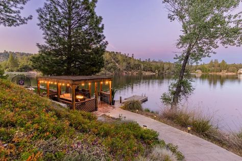 The Pine Mountain Lakehouse near Yosemite - Houses for Rent in Groveland, California, United States - Airbnb Groveland California, Pine Mountain, Mountain Lake, Renting A House, Lake House, For Rent, Cabin, United States, Lake