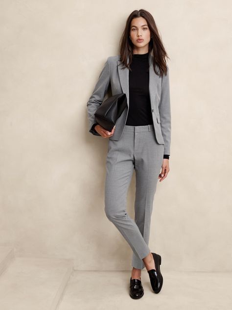 Curvy Stretch Twill Ryan Ankle Pant | Banana Republic Factory Office Outfits Women Gray Pants, Women’s Office Apparel, Women’s Business Casual For Fall, Grey Pants Outfit For Work Women, Tomboy Business Casual, Business Casual With Sneakers, Therapist Fashion, Dress Pants With Boots, Womens Business Casual Outfits