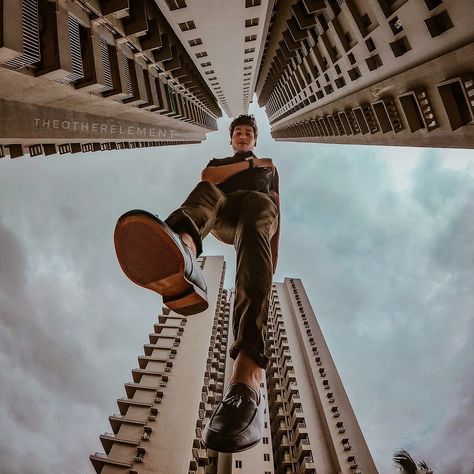 Urban Photography Portrait, Gopro Photos, 360 Photography, Gopro Photography, Mens Photoshoot Poses, Perspective Photography, Shotting Photo, Creative Portrait Photography, Experimental Photography