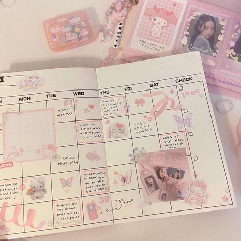 Aesthetic Scrapbook, White Journal, Pink Academia, Planner Aesthetic, Bulletin Journal Ideas, Pretty Journals, Hello Kitty Sanrio, Bullet Journal Aesthetic, Cute Journals