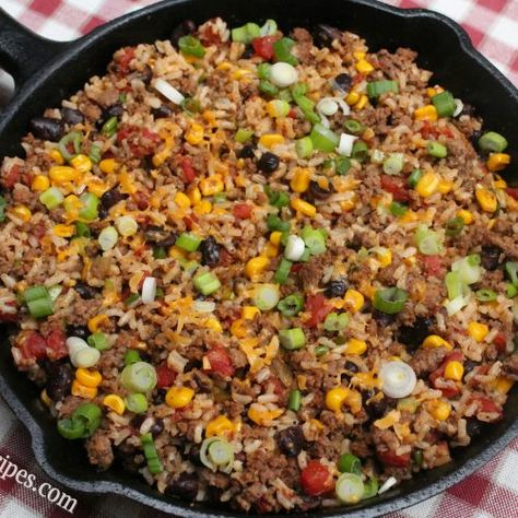 Tex Mex Ground Beef Skillet - I Heart Recipes Ground Beef Skillet, Quick Ground Beef Recipes, Beef Skillet, I Heart Recipes, Heart Recipes, Skillet Recipes, Dinner With Ground Beef, Beef And Rice, Tex Mex Recipes