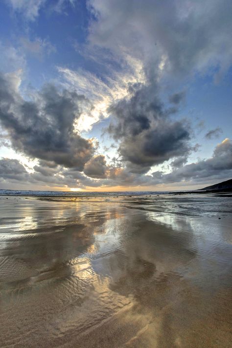 https://flic.kr/p/YY7gL3 | Set me free | Had a great hour last night in a fierce wind trying to get some sunset shots. Little did I know till much later that I was sharing the beach with Greg Knowles, who is an amazing photographer. He was taking sand trails flying in the wind, while i was trying to capture reflections, which was nigh on impossible, as all the water was flying across the beach. Water Reflection Art, Beach Landscape Photography, Water Reflection Photography, Beach Reflection, Sunset Over Water, Stormy Skies, Water Reflection, Water Pictures, Divine Nature