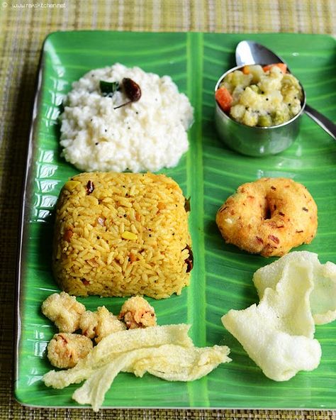 Lunch menu 45 - with tamarind rice, mixed vegetable kootu, curd rice, cabbage vada and homemade condiments! Lunch Menu Ideas, Desi Dishes, Chennai Food, Tamarind Rice, Kootu Recipe, Indian Thali, Mix Veg, Curd Rice, Indian Lunch