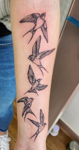 Bird Tattoo Ideas, Swallow Tattoos, Bird Shoulder Tattoos, Sparrow Tattoo Design, Bird Tattoo Sleeves, Bird Tattoos Arm, Simple Bird Tattoo, Red Bird Tattoos, Small Phoenix Tattoos