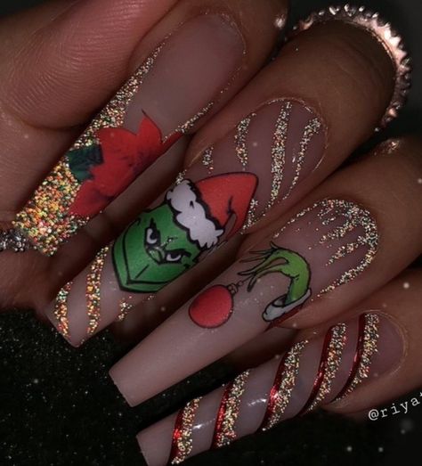 Coffin Nails Christmas Designs, Grinch Stilleto Nails, Dramatic Christmas Nails, Christmas Nails Grinch Art Designs, Extreme Christmas Nails, Christmas Nails Crazy, Nail Inspo Xmas, Christmas Character Nail Art, Grinch Christmas Nails Acrylic