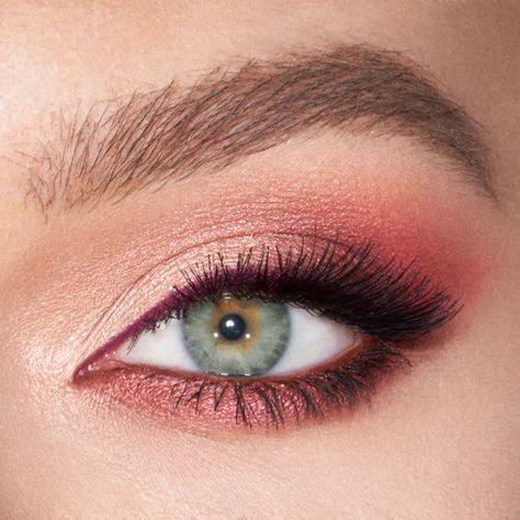 Make Green Eyes Pop, Red Eyeshadow Look, Green Eyes Pop, Luxury Palette, Red Makeup Looks, Red Hair Green Eyes, Maquillage On Fleek, Pink Eyeshadow Look, Red Eye Makeup