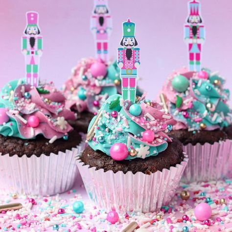 Nutcracker Birthday Party, Swirl Frosting, Birthday Party Cupcakes, Nutcracker Birthday, Xmas Cakes, Girls Christmas Party, Food Bakery, Party Cupcakes, Xmas Cake