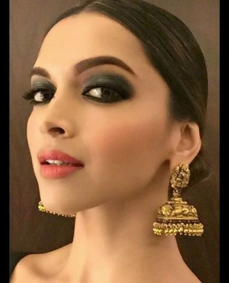 "She (Deepika) is stunning, so gorgeous" —Radhika Apte.  #Deepika… Wedding Makeup Indian, Deepika Padukone Makeup, Indian Makeup Looks, Bollywood Makeup, Radhika Apte, Gold Jhumka, Matric Dance, Best Wedding Makeup, Deepika Padukone Style