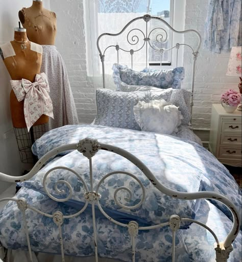 Shabby Chic Blue Bedroom, Loveshackfancy Dorm Room, Coastal Granddaughter Dorm Room, Costal Granddaughter Room Decor, Loveshackfancy Bedroom, Bedroom References, Rose Duvet Cover, Blue Dorm, Beach Rose