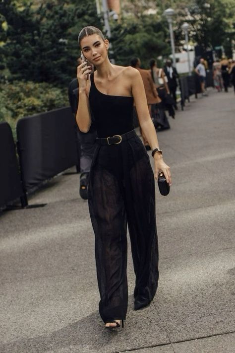 Black Summer Outfits, New York Fashion Week Street Style, Looks Black, Mode Ootd, Elegantes Outfit, Outfits Verano, All Black Outfit, Fashion Week Street Style, Casual Style Outfits