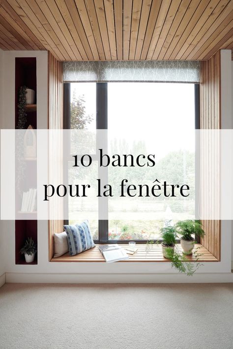 Qu’en voilà une bonne idée ! On n’y pense pas toujours, mais ajouter un banc au pied de sa fenêtre peut être la solution à adopter pour compléter son aménagement. Laissez vous inspirer ! Coin Banquette, Deco Studio, Banquette, House Design, Home Decor Decals, Home Decor, Design, Home Décor