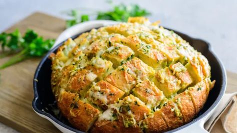 Pull Apart Sourdough Bread, Cheesy Pesto Bread, Honey Buttermilk Bread, Stuffed Breads, Pesto Bread, Clafoutis Recipes, Aldi Recipes, Coleslaw Dressing, Homemade Breads