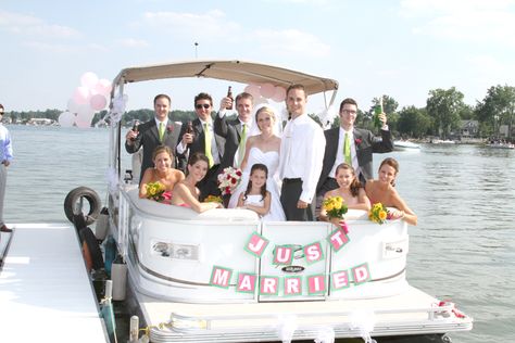 wedding pontoon Pontoon Wedding Ideas, Boat Wedding Photos, Boat House Wedding, Boats Photography, Outside Wedding Ceremonies, Wedding Cottage, Boathouse Wedding, Yacht Wedding, Boat Wedding