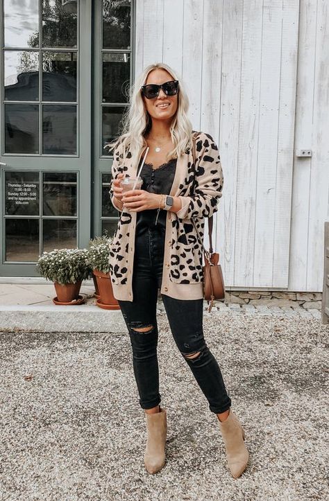 Christmas Party Outfits Casual Work, 2023fall Outfits, Cheetah Print Cardigan Outfit, Newyears Outfits, 50s Style Outfits, Fall Fashion Women, Leopard Print Outfits, Casual Party Outfit, Leopard Print Cardigan