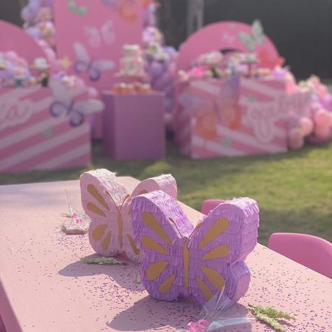 Sweet Butterfly Birthday Party | CatchMyParty.com Butterfly Party Centerpieces, Butterfly Birthday Party, Fairy Garden Party, Birthday Party Centerpieces, Birthday Centerpieces, Butterfly Party, Butterfly Theme, Flower Party, Butterfly Birthday