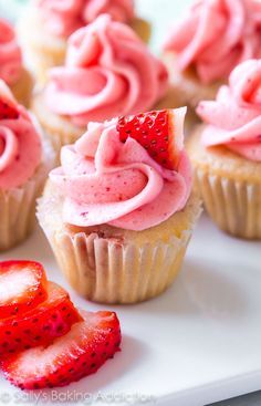 Strawberry Buttercream Frosting, Savory Cakes, Strawberry Buttercream, Lemon Cupcakes, Strawberry Lemon, Strawberry Cupcakes, Low Fodmap Recipes, Yummy Cupcakes, Savoury Cake