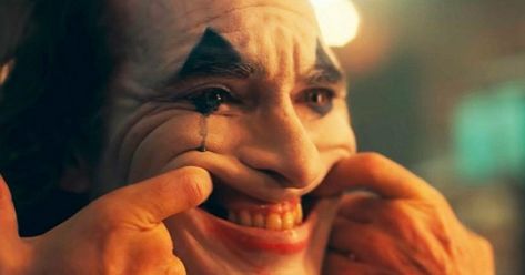 Close Up Film, Beautiful Cinematography, Joker 2019, Dutch Angle, Batman Film, Opening Scene, Extreme Close Up, Movie Shots, Joker Cosplay