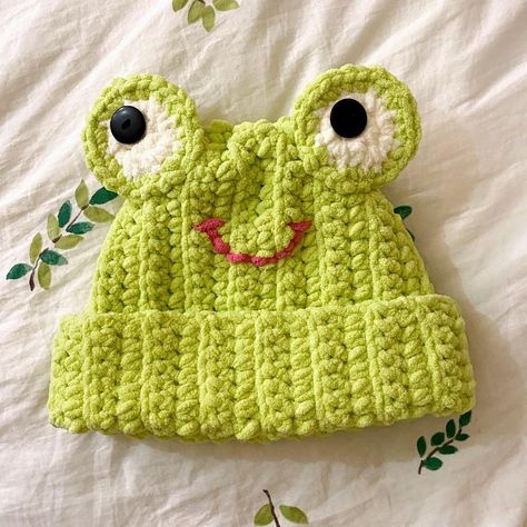 Crochet Frog Hat For Cat Pattern Free, Crochet Frog Hat Tutorial, Cat Frog Hat Crochet, Froggy Crochet Hat, Free Frog Hat Crochet Pattern, Frog Hat, Bobble Stitch Crochet, Fingerless Gloves Crochet Pattern, Knitting Machine Projects