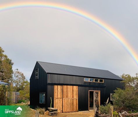 131 Likes, 22 Comments - West Gippsland Sheds (@westgippysheds) on Instagram: “Outside all done 🥳 Within 2 weeks we have have made it to lock up stage! Now for all the internal…” Kit Homes Australia, Shed Homes Interior, Shed Homes Ideas, Denmark House, Shed House Ideas, Big Sheds, Shed House, Small Country Homes, House Australia