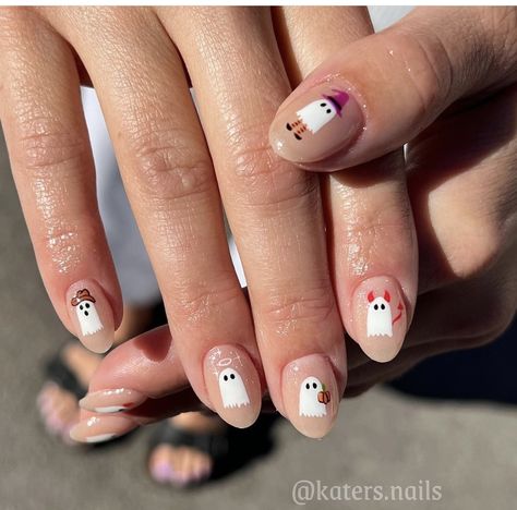 Cute Short October Nails, Cute Halloween Gel Nail Designs, European Fall Nails, Cute Fall Nails Short Almond, Mini Nail Designs, Minimal Ghost Nails, Painted Nails No Acrylic, Nails Acrylic Vegas, Cute Acrylic Nails Halloween