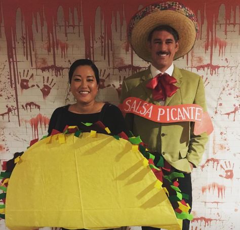 Halloween costume taco salsa creative Pizza Halloween Costume, Taco Halloween Costume, Taco Salsa, Adult Costumes Diy, Taco Costume, Tacos Mexicanos, Goat Cheese Pizza, October Ideas, Taco Cat