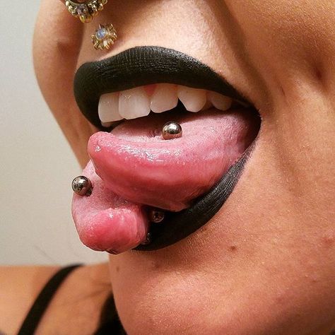 #tonguebifurcation #parceltongue #slytherin #splittongue #tonguesplit #svrbodyart Split Tongue, Kelsey Rose, Face Piercings, Tongue Piercing, Future Style, Jewelry Tattoo, Body Piercings, Septum Piercing, Body Modifications