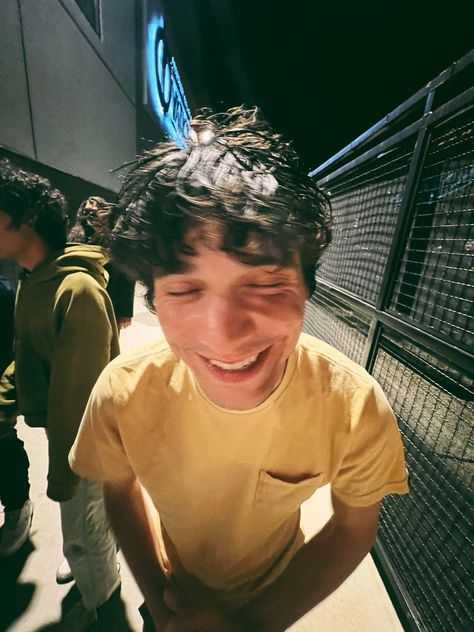 braeden lemasters wallows Braeden Lemasters Aesthetic, Braeden Lemasters, Cole Preston, Best Night Of My Life, Silly Photos, Love Me More, Indie Pop Music, Dream Guy, Guitar Player