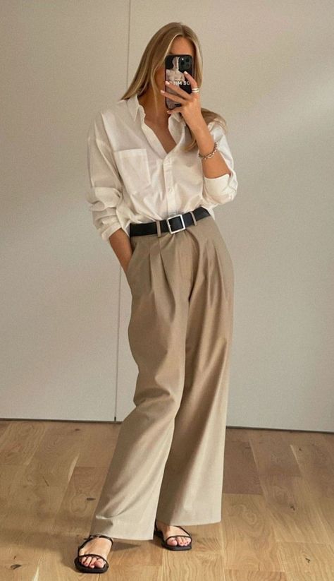 Beige Wide Leg Trousers Outfit, Beige Wide Leg Pants Outfit, Leg Trousers Outfit, Trousers Outfit Ideas, Beige Pants Outfit, Wide Leg Trousers Outfit, Pants Outfit Work, Classy Street Style, Wide Leg Pants Outfit