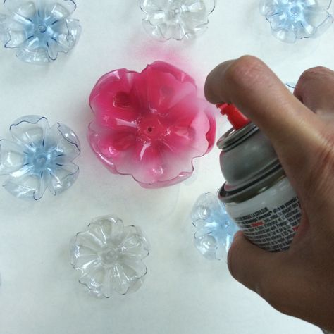 Plastic Bottle Crafts Flowers, Water Bottle Flowers, Bottle Flowers, Water Bottle Crafts, Plastic Bottle Flowers, Plastic Bottle Art, Plastic Water Bottles, Acrylic Craft Paint, Diy Bottle Crafts