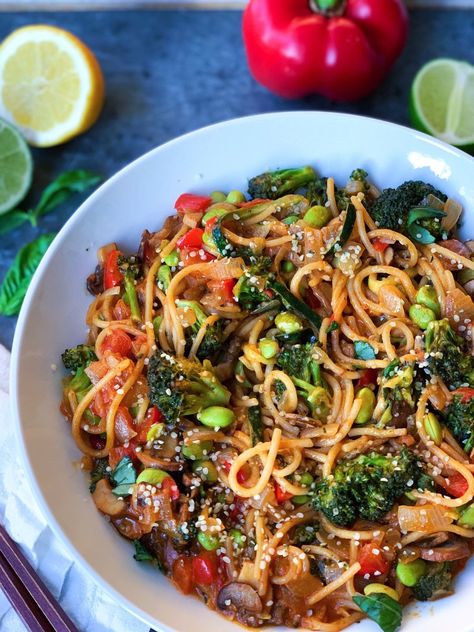 Have you ever had a hankering for a big bowl of steaming noodles? What about a big bowl of steaming noodles simmering in a fragrant,  flavor packed curry sauce? With veggies galore? Well if you hadnt already, I bet you have now . This dish was born on a Sunday night with the need to satisfy both my husbands cravings, as well as my own, with ingredients I already had on hand.  Noodles (him ) + vegetables (me) + a sauce we both would be ok swimming in (both of us)= winner winner ASIAN dinner! W Thai Brown Rice Noodles Recipes, Curry Noodle Bowl, Spicy Thai Curry, Thai Curry Sauce, Brown Rice Noodles, Curry Bowl, Kelp Noodles, Asian Dinners, Curry Noodles