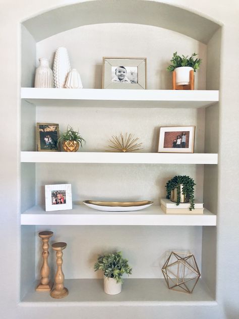 Decorated Shelf In Living Room, Decorating Glass Shelves, Shelf Decor Living Room Minimalist, Winter Home Exterior, Built In Shelf Decor, Bookshelf Styling Living Room, Home Alone House, Styling Shelf, Shelf Decor Ideas