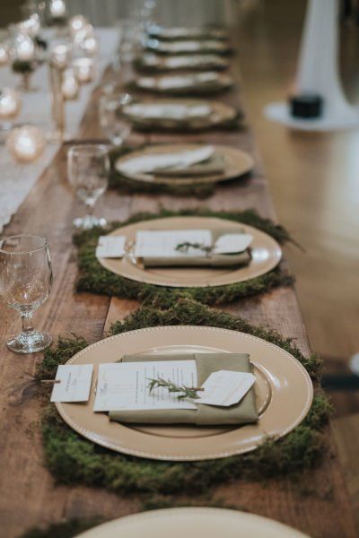 Winter wedding place setting idea - mossy placemats with cinnamon and greenery  {Uttke Photography & Design} Wedding Plate Setting, Place Setting Inspiration, Treehouse Wedding, Winter Wedding Planning, Winter Tablescapes, Rustic Winter Wedding, January Wedding, Wedding Plates, Wedding Place Settings