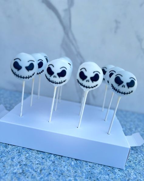 Jack Skellington cakepops #nightbeforechristmascakepops #jackskellingtoncakepops #halloweencakepops #paletasdepastel #chocoaltediptreats #dipinchocolate #jackskellingtonparty #edibleart #angiesweetcreations Halloween Cake Pops, Edible Art, July 1, Cakepops, Jack Skellington, 4th Birthday, Cake Pops, Before Christmas, Birthday