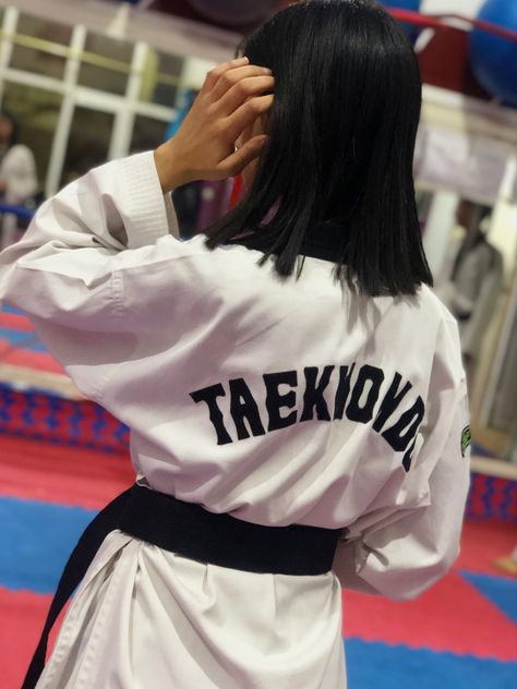 Tkd Girl, Taekwondo Girl, Woman In Suit, Best Friend Pictures Tumblr, Girls Night Party, Pretty Bike, Ju Jitsu, Look Up Quotes, Aesthetic Grunge Outfit