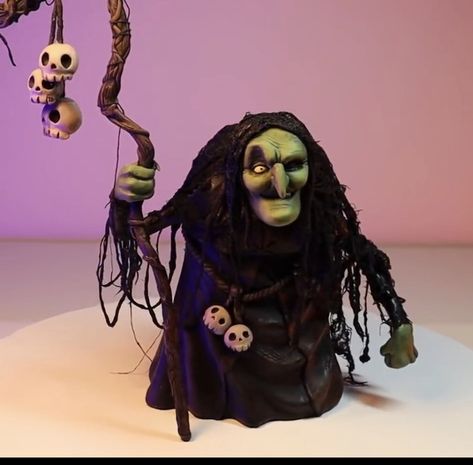 Swamp Witch, Halloween Diorama, Easy Clay Sculptures, Halloween Witch Dolls, Clay Halloween, Halloween Creatures, Polymer Clay Halloween, Halloween Folk Art, Halloween Clay