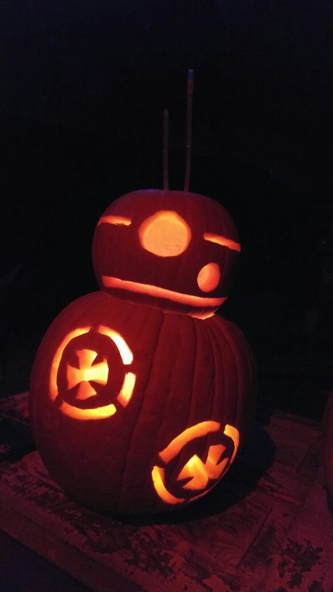 BB8 pumpkin Bb8 Pumpkin Carving, Nerdy Pumpkin Carving, Bb8 Pumpkin, Marvel Pumpkin Carving, Star Wars Pumpkin Carving, Pumpkin Inspo, Pumkin Carving, Halloween Costumes To Make, Pumpkin Carving Contest