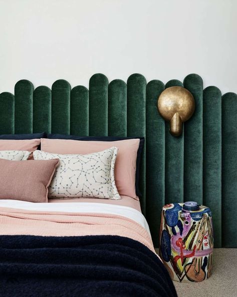 The "Headboard Sconce" Might Be Our Favorite Hotel-Inspired Small Bedroom Hack - Emily Henderson Small Bedroom Hacks, Large Headboard, Unique Headboards, Target Inspired Home Decor, Bedroom Hacks, Emily Henderson, Diy Headboard, Pink Home Decor, Hus Inspiration