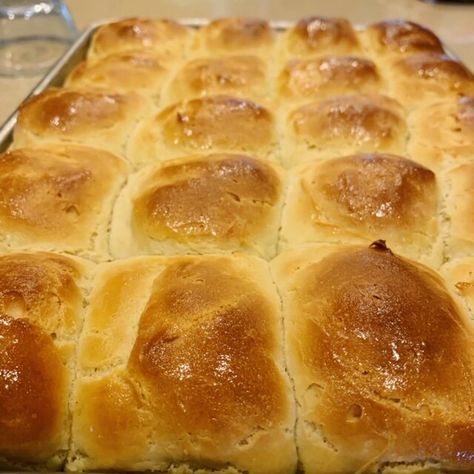 Gluten Free Easter Dinner, Newlywed Recipes, Gluten Free Hawaiian Rolls, Gf Rolls, Chef Alina, Luau Recipes, Gluten Free Rolls, Dinner Gluten Free, Gf Meals