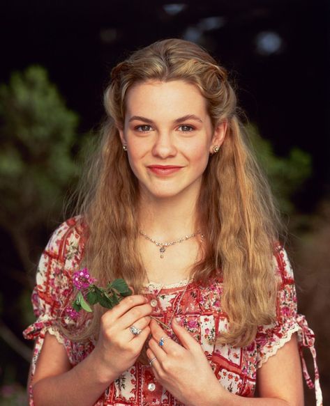 Our Favorite Photo Of Larisa Oleynik #celebrities Larissa Oleynik, Larisa Oleynik, Baby Sitters Club, 2000s Girl, Fun List, Hollywood Movies, Wallpaper Images, Female Portraits, Favorite Hairstyles