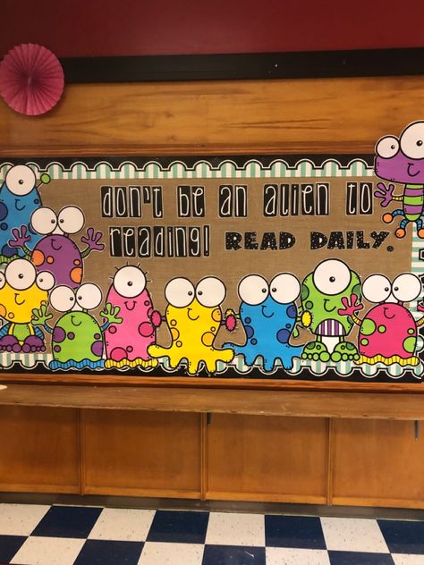 Reading Is Out Of This World Bulletin Board, Reading Is Out Of This World Theme, Alien Bulletin Board Ideas, Out Of This World School Theme, Alien Classroom Theme, Bulletin Board Ideas Reading, Outer Space Bulletin Boards, Space Theme Bulletin Boards, Alien Bulletin Board